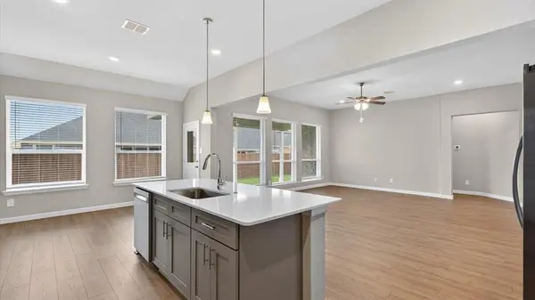 3325 SEASIDE Street, Grand Prairie, TX 76065