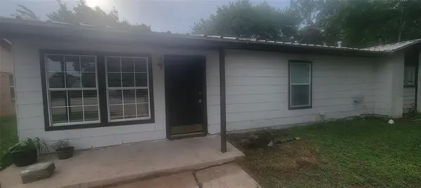 716 N Cummings Drive, Alvarado, TX 76009