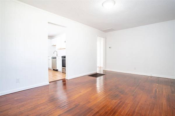 3323 W Clarendon Drive, Dallas, TX 75211
