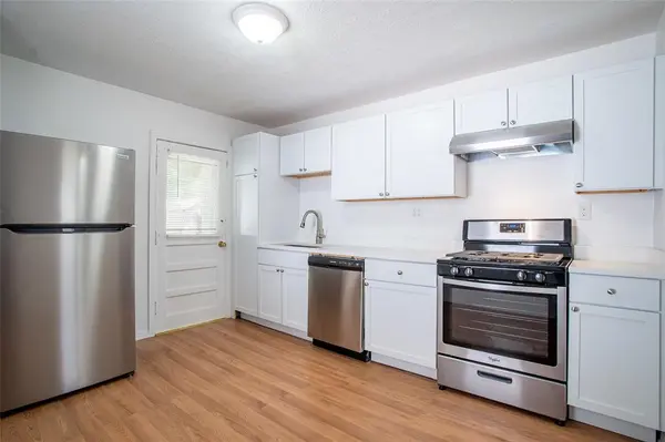 3323 W Clarendon Drive, Dallas, TX 75211