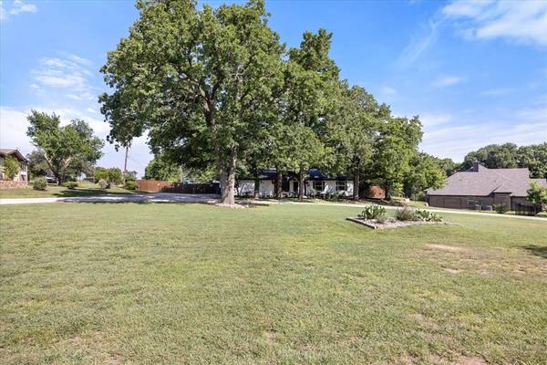 1003 Newell, Hudson Oaks, TX 76087
