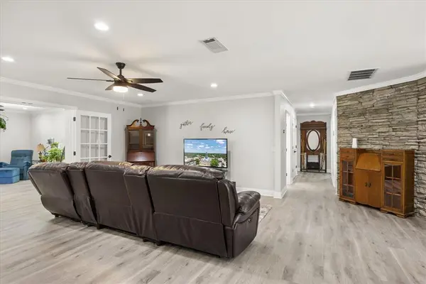 1003 Newell, Hudson Oaks, TX 76087