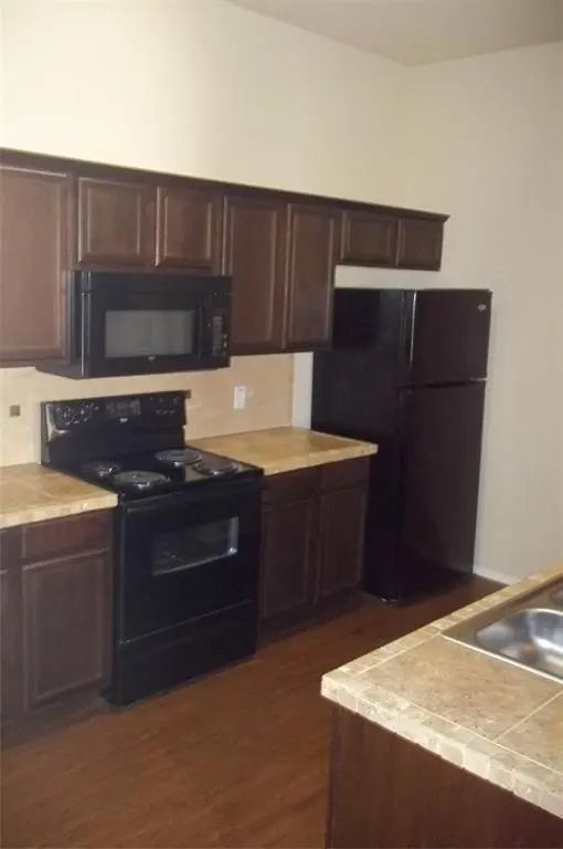 1432 Ravenwood Drive, Mansfield, TX 76063