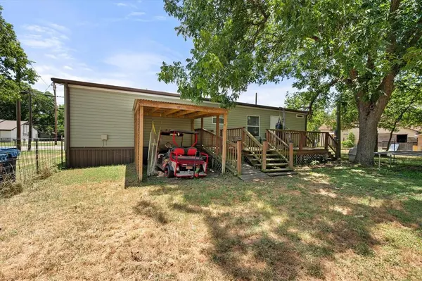 202 N 3rd Street E, Dawson, TX 76639