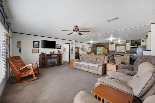 202 N 3rd Street E, Dawson, TX 76639