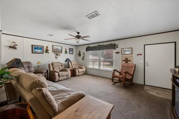 202 N 3rd Street E, Dawson, TX 76639