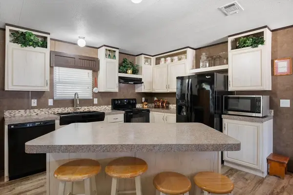 202 N 3rd Street E, Dawson, TX 76639