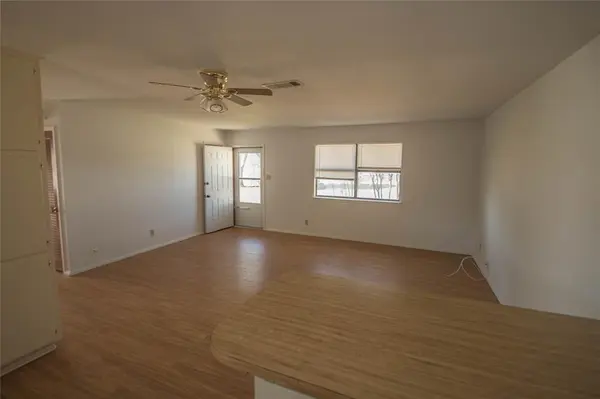 712 N Keith Street, Granbury, TX 76048