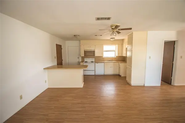 712 N Keith Street, Granbury, TX 76048