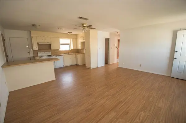 712 N Keith Street, Granbury, TX 76048