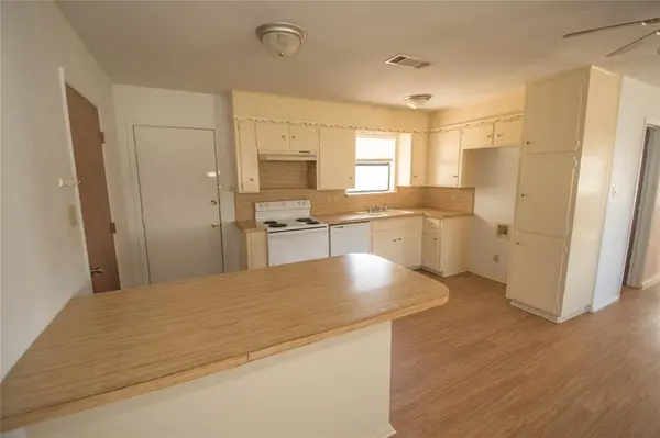 712 N Keith Street, Granbury, TX 76048