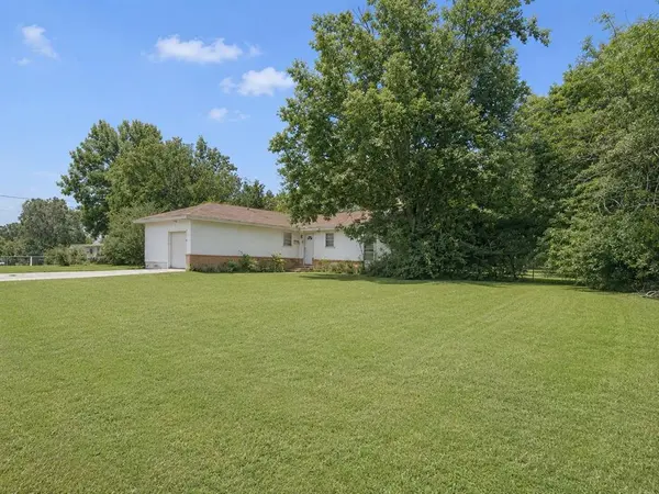 806 Sessions Street, Bowie, TX 76230