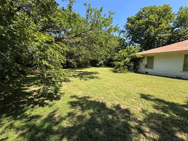 806 Sessions Street, Bowie, TX 76230