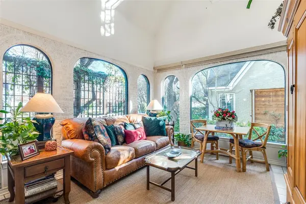 4537 Belclaire Avenue, Highland Park, TX 75205