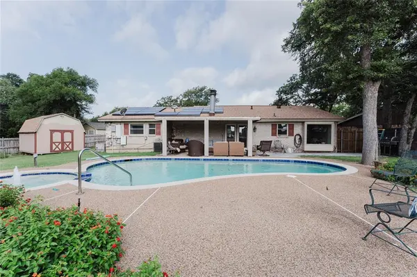 184 Oakhurst Drive, Bedford, TX 76022