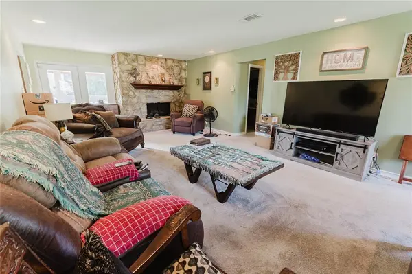 184 Oakhurst Drive, Bedford, TX 76022