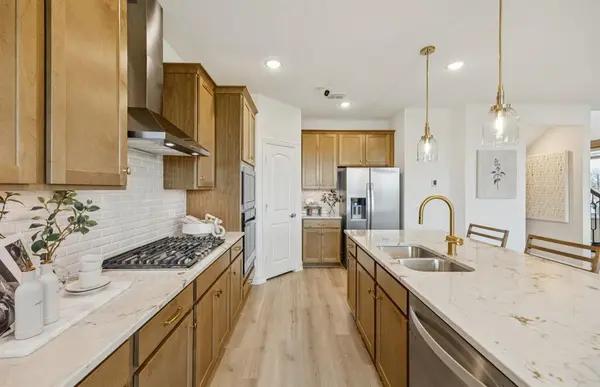 1017 Hammy Lane, Aubrey, TX 76227