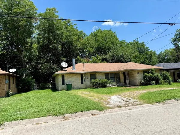 215 W Tennie Street, Gainesville, TX 76240