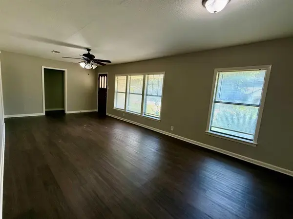 215 W Tennie Street, Gainesville, TX 76240