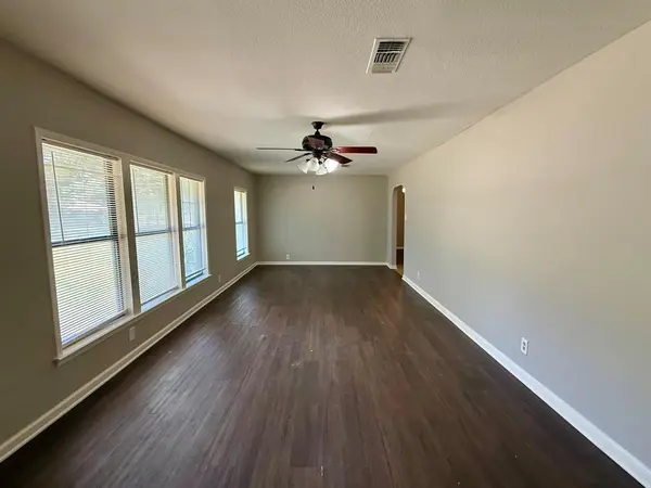 215 W Tennie Street, Gainesville, TX 76240