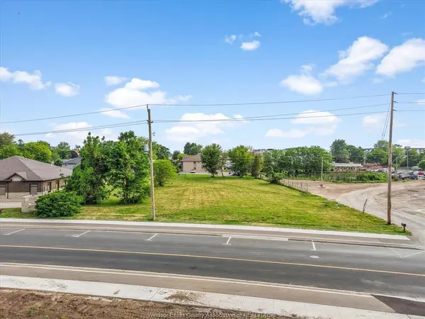 21 Robson Road, Leamington, ON N8H 2M8