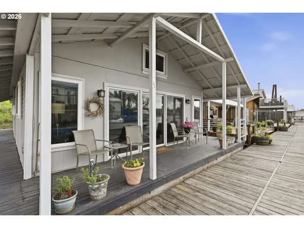 535 NE Bridgeton Rd ##5, Portland, OR 97211