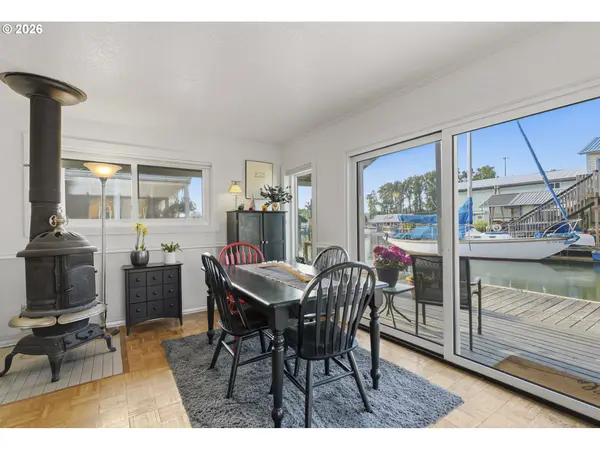535 NE Bridgeton Rd ##5, Portland, OR 97211