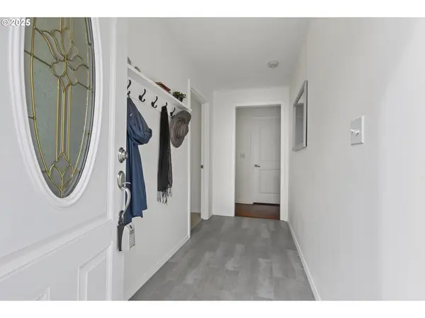 11630 N Island Cove LN, Portland, OR 97217