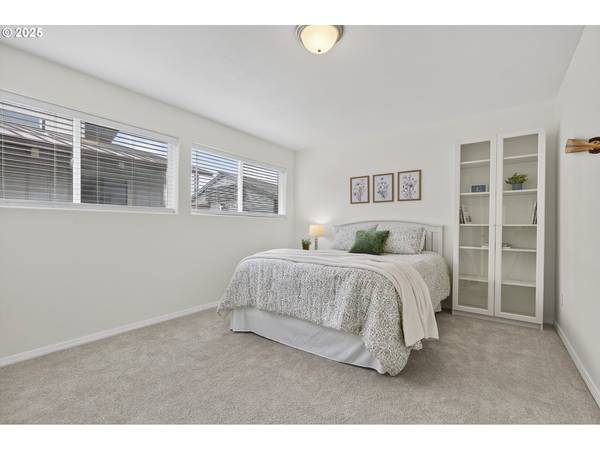 11630 N Island Cove LN, Portland, OR 97217