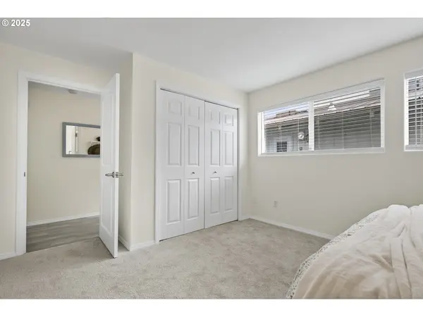 11630 N Island Cove LN, Portland, OR 97217
