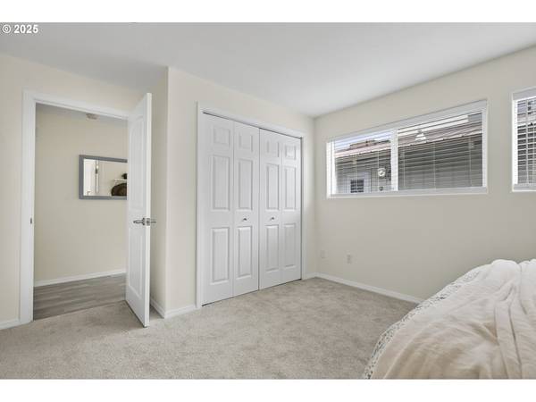 11630 N Island Cove LN, Portland, OR 97217