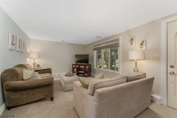 244 Hillcrest Dr, Milford Boro, NJ 08848