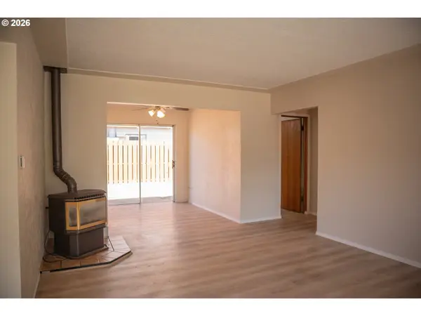 905 CHENOWETH LOOP, The Dalles, OR 97058