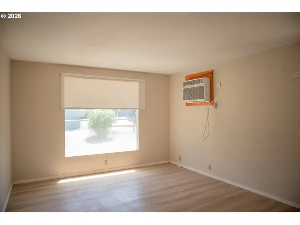 905 CHENOWETH LOOP, The Dalles, OR 97058