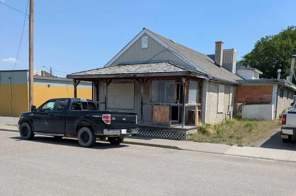 991 St. John AVE, Pincher Creek, AB T0K 1W0