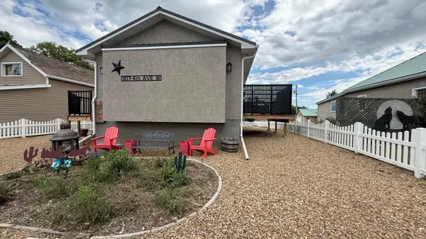 307 4 AVE W, Hanna, AB T0J1P0