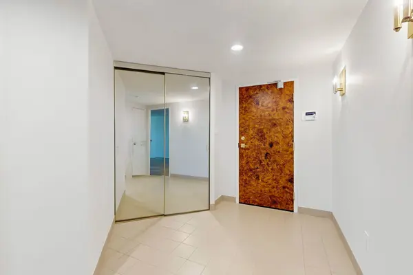 10 Kenneth AVE #911, Toronto C14, ON M2N 6K6