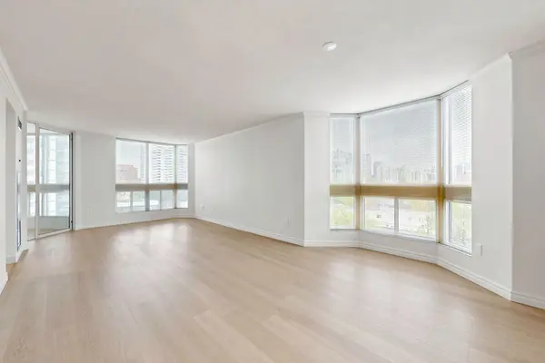 10 Kenneth AVE #911, Toronto C14, ON M2N 6K6