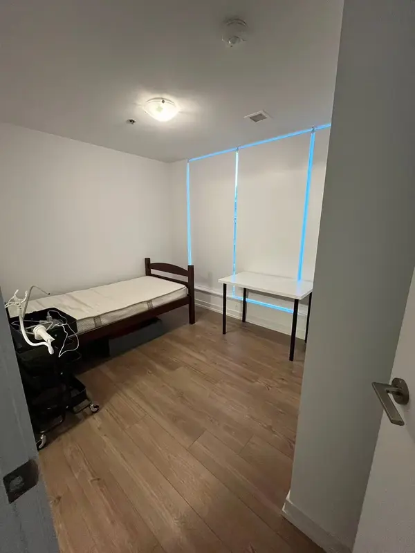 203 College ST #502, Toronto C01, ON M5T 0C8