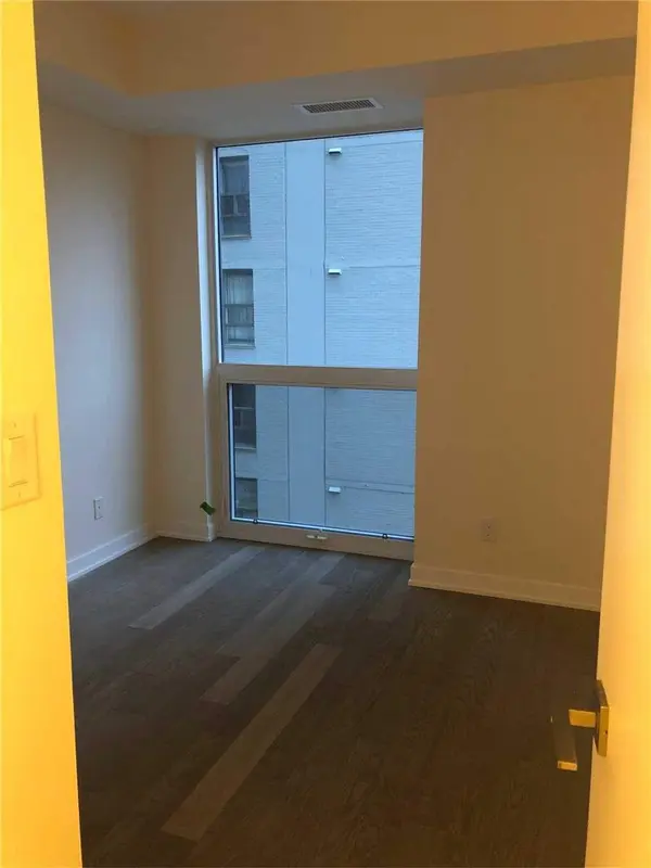 17 Dundonald ST #502, Toronto C08, ON M4Y 0E4