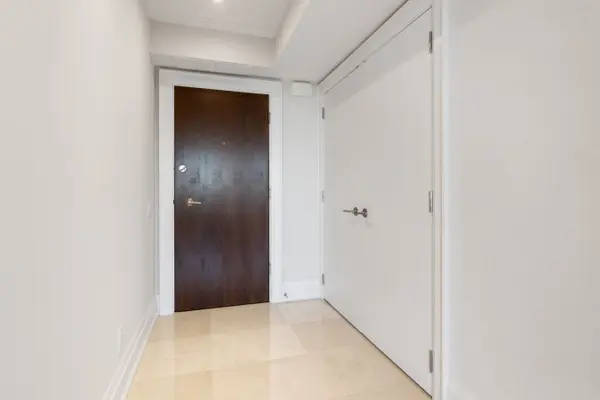500 Avenue RD #1401, Toronto C02, ON M4V 2J6