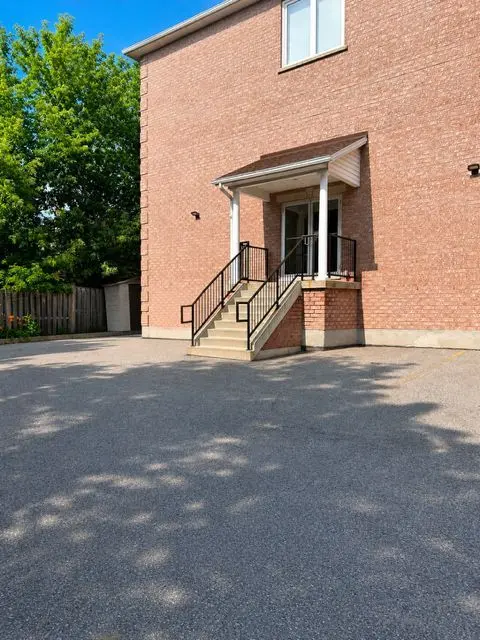 208 Centre ST S #201, Oshawa, ON L1H 4A9
