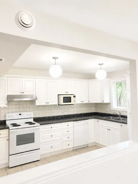 208 Centre ST S #201, Oshawa, ON L1H 4A9
