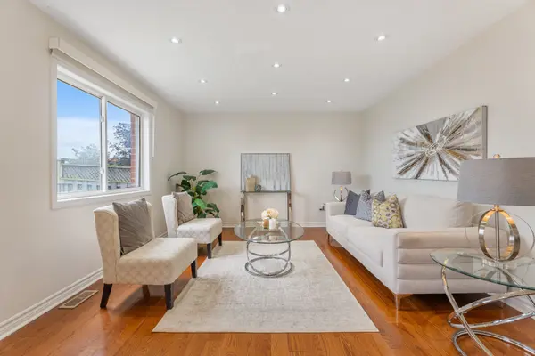 135 Wainscot AVE, Newmarket, ON L3X 2X6