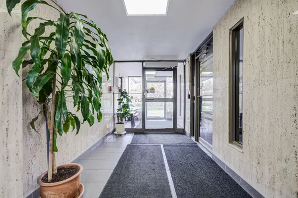 235 Grandravine DR #906, Toronto W05, ON M3N 1J2