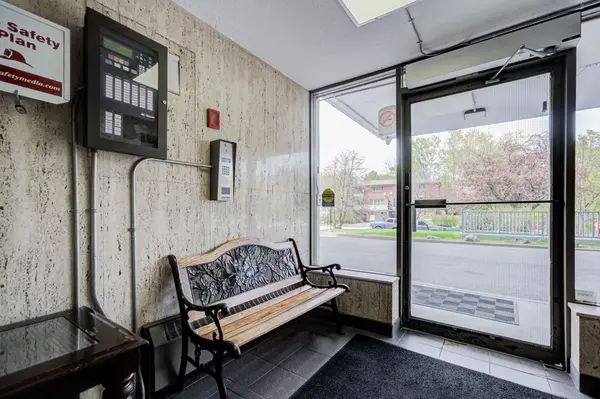 235 Grandravine DR #906, Toronto W05, ON M3N 1J2