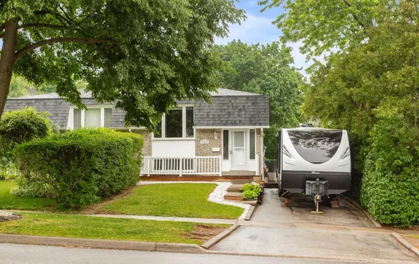 2363 Holyhead DR, Burlington, ON L7P 3V2