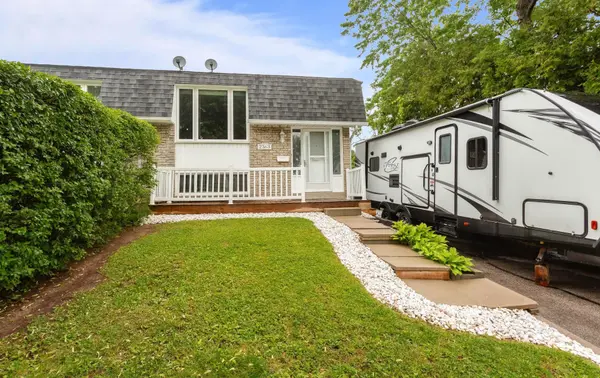 2363 Holyhead DR, Burlington, ON L7P 3V2
