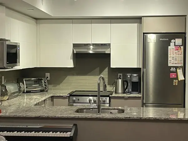 116 Varna DR, Toronto W04, ON M6H 0C8