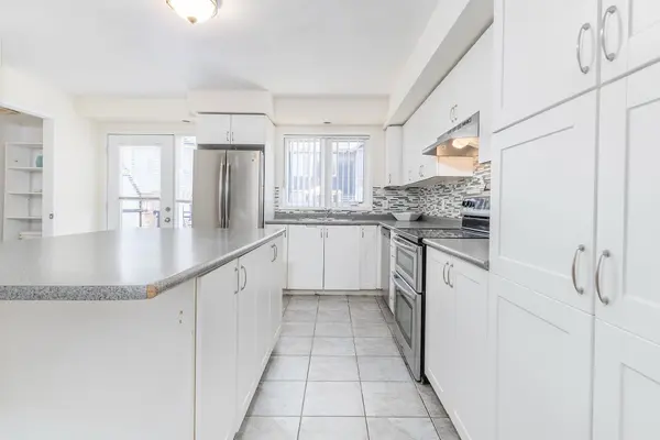 3050 Erin Centre BLVD #126, Mississauga, ON L5M 0P5